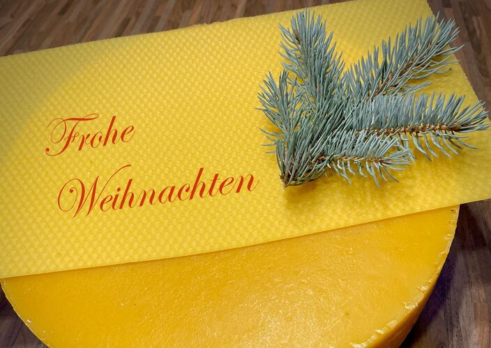 Bienenwachs als Block und als Mittelwand