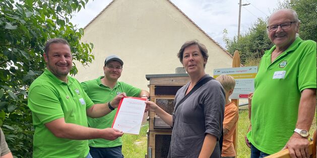 Überreichung der Unterstützerurkunde