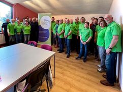 Vereinsmitglieder freuen sich über Zuwendung der Town & Country Stiftung